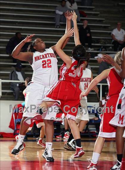 Thumbnail 2 in W.B. Ray vs MacArthur (McDonald's Texas Invitational) photogallery.