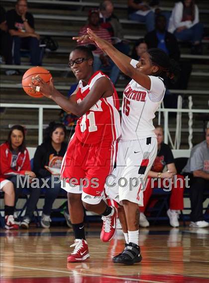 Thumbnail 2 in W.B. Ray vs MacArthur (McDonald's Texas Invitational) photogallery.