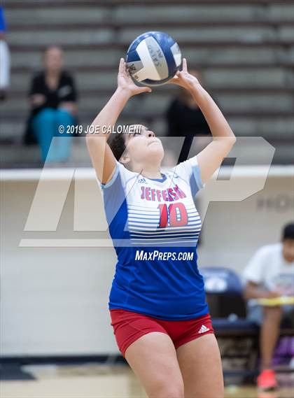 Thumbnail 3 in Burbank vs Jefferson photogallery.