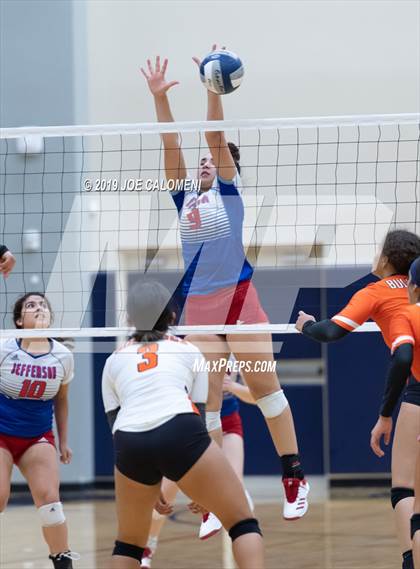 Thumbnail 3 in Burbank vs Jefferson photogallery.