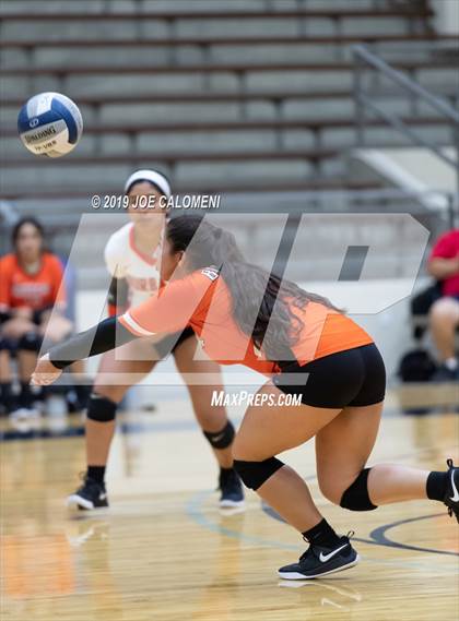 Thumbnail 2 in Burbank vs Jefferson photogallery.