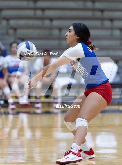 Thumbnail 3 in Burbank vs Jefferson photogallery.