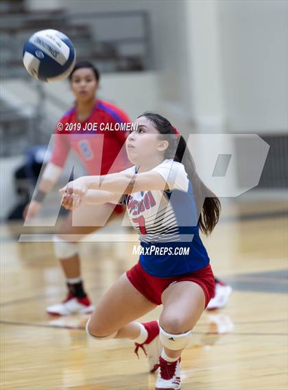 Thumbnail 3 in Burbank vs Jefferson photogallery.