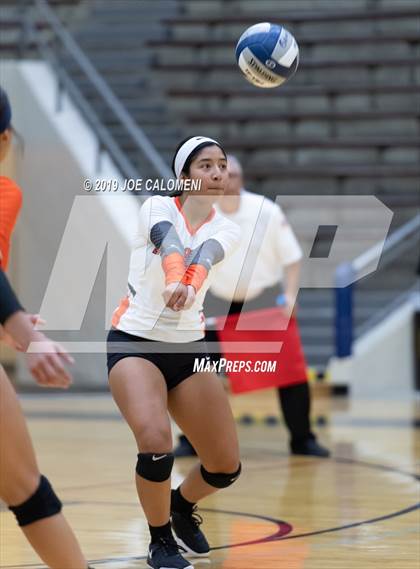 Thumbnail 3 in Burbank vs Jefferson photogallery.