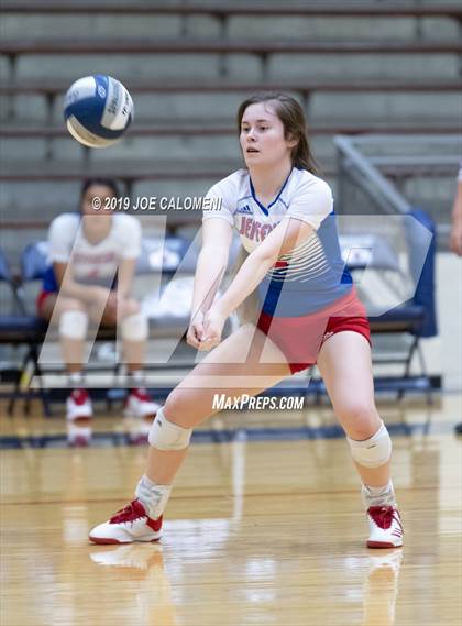 Thumbnail 3 in Burbank vs Jefferson photogallery.