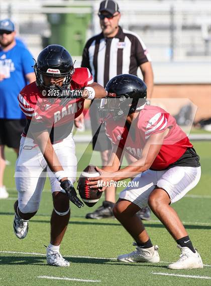 Thumbnail 3 in Peaster vs Mineral Wells (scrimmage) photogallery.