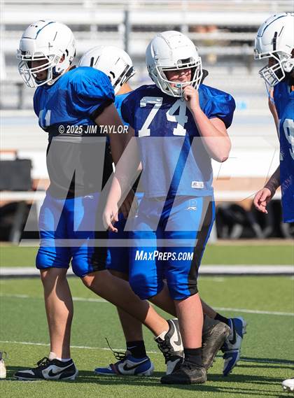 Thumbnail 2 in Peaster vs Mineral Wells (scrimmage) photogallery.
