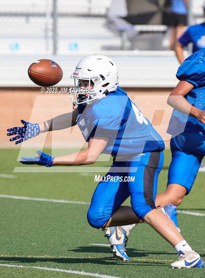 Thumbnail 3 in Peaster vs Mineral Wells (scrimmage) photogallery.