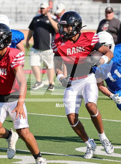 Thumbnail 3 in Peaster vs Mineral Wells (scrimmage) photogallery.