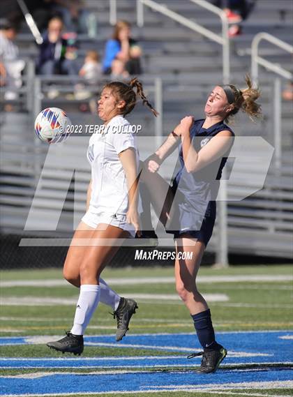 Thumbnail 2 in Skyline vs. Timpanogos (UHSAA 5A Semifinal) photogallery.