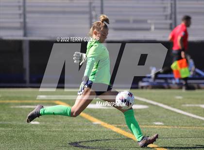 Thumbnail 1 in Skyline vs. Timpanogos (UHSAA 5A Semifinal) photogallery.