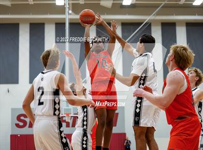 Thumbnail 3 in Honey Grove vs Lindsay (UIL 2A Bi-District Playoff) photogallery.