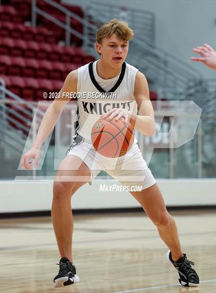 Thumbnail 1 in Honey Grove vs Lindsay (UIL 2A Bi-District Playoff) photogallery.
