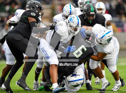 Thumbnail 2 in King vs. Fort Bend Hightower (UIL 6A D2 Reg 3 Semifinal) photogallery.