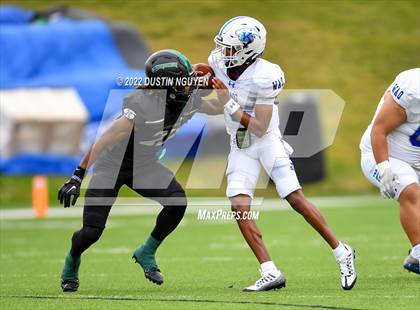 Thumbnail 2 in King vs. Fort Bend Hightower (UIL 6A D2 Reg 3 Semifinal) photogallery.