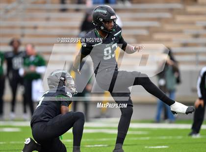 Thumbnail 1 in King vs. Fort Bend Hightower (UIL 6A D2 Reg 3 Semifinal) photogallery.