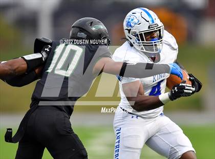 Thumbnail 1 in King vs. Fort Bend Hightower (UIL 6A D2 Reg 3 Semifinal) photogallery.