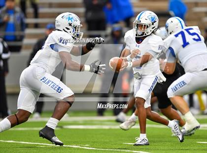 Thumbnail 1 in King vs. Fort Bend Hightower (UIL 6A D2 Reg 3 Semifinal) photogallery.
