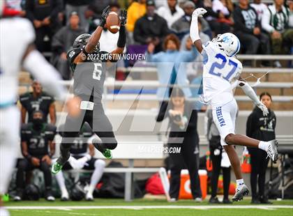 Thumbnail 1 in King vs. Fort Bend Hightower (UIL 6A D2 Reg 3 Semifinal) photogallery.