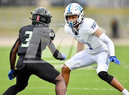 Thumbnail 1 in King vs. Fort Bend Hightower (UIL 6A D2 Reg 3 Semifinal) photogallery.