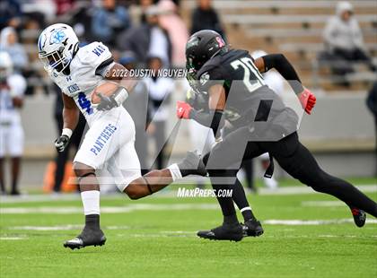 Thumbnail 2 in King vs. Fort Bend Hightower (UIL 6A D2 Reg 3 Semifinal) photogallery.