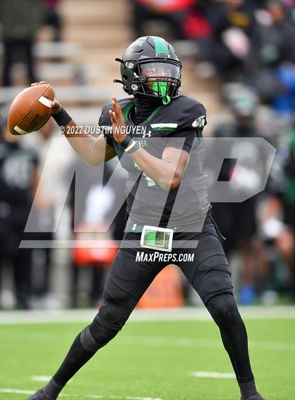 Thumbnail 2 in King vs. Fort Bend Hightower (UIL 6A D2 Reg 3 Semifinal) photogallery.