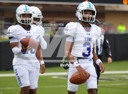 Thumbnail 2 in King vs. Fort Bend Hightower (UIL 6A D2 Reg 3 Semifinal) photogallery.