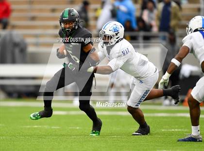 Thumbnail 2 in King vs. Fort Bend Hightower (UIL 6A D2 Reg 3 Semifinal) photogallery.