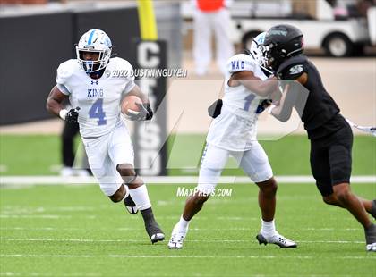 Thumbnail 3 in King vs. Fort Bend Hightower (UIL 6A D2 Reg 3 Semifinal) photogallery.