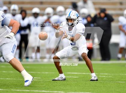 Thumbnail 2 in King vs. Fort Bend Hightower (UIL 6A D2 Reg 3 Semifinal) photogallery.