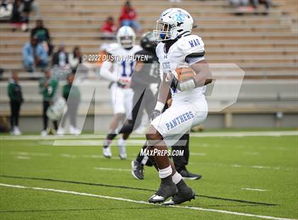 Thumbnail 3 in King vs. Fort Bend Hightower (UIL 6A D2 Reg 3 Semifinal) photogallery.
