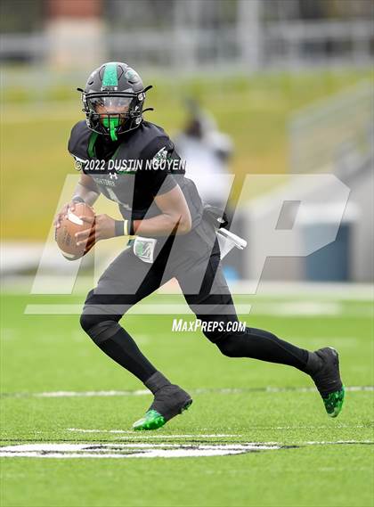 Thumbnail 1 in King vs. Fort Bend Hightower (UIL 6A D2 Reg 3 Semifinal) photogallery.