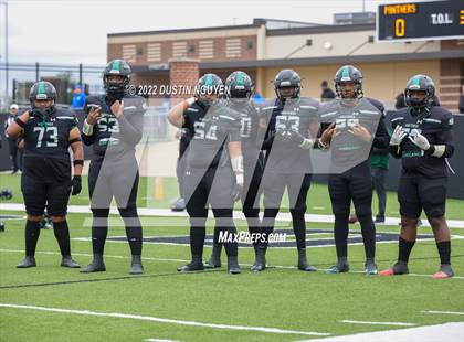 Thumbnail 1 in King vs. Fort Bend Hightower (UIL 6A D2 Reg 3 Semifinal) photogallery.