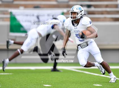 Thumbnail 2 in King vs. Fort Bend Hightower (UIL 6A D2 Reg 3 Semifinal) photogallery.