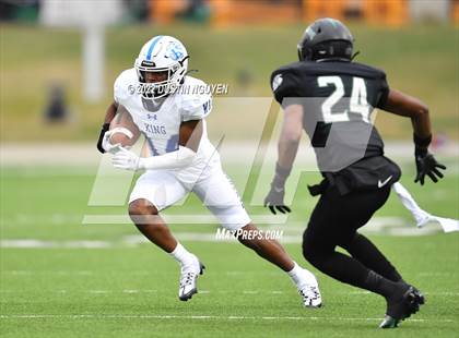 Thumbnail 3 in King vs. Fort Bend Hightower (UIL 6A D2 Reg 3 Semifinal) photogallery.