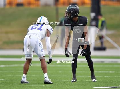 Thumbnail 3 in King vs. Fort Bend Hightower (UIL 6A D2 Reg 3 Semifinal) photogallery.