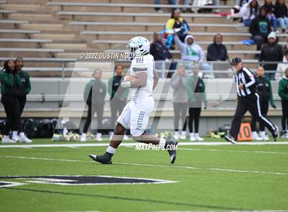 Thumbnail 2 in King vs. Fort Bend Hightower (UIL 6A D2 Reg 3 Semifinal) photogallery.