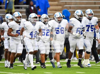 Thumbnail 2 in King vs. Fort Bend Hightower (UIL 6A D2 Reg 3 Semifinal) photogallery.