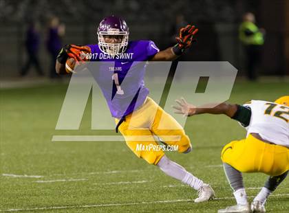 Thumbnail 2 in Laurens @ Northwestern (SCHSL Class AAAAA Upper State Playoff) photogallery.