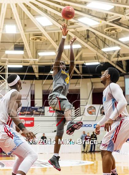 Thumbnail 3 in Villa Angela-St. Joseph vs. Oak Hill Academy (Spalding HoopHall Classic) photogallery.