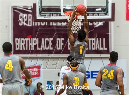 Thumbnail 3 in Villa Angela-St. Joseph vs. Oak Hill Academy (Spalding HoopHall Classic) photogallery.