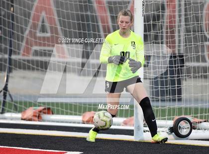 Thumbnail 1 in Dripping Springs vs. Cedar Park (UIL 5A Regional Final) photogallery.