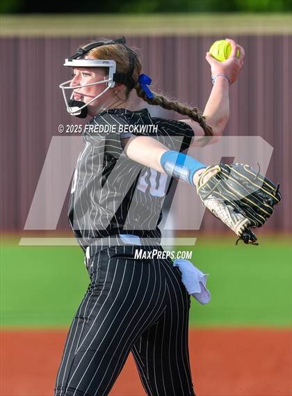 Thumbnail 1 in Tioga vs. Wolfe City (UIL 2A Bi-District Playoff) photogallery.