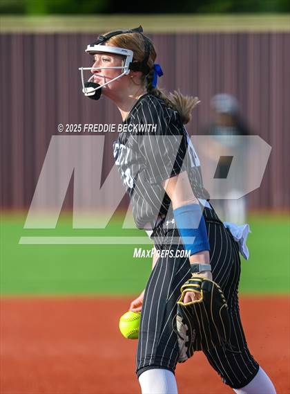 Thumbnail 2 in Tioga vs. Wolfe City (UIL 2A Bi-District Playoff) photogallery.