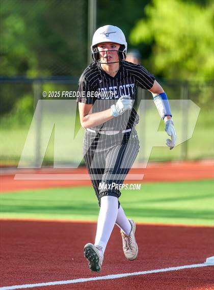 Thumbnail 1 in Tioga vs. Wolfe City (UIL 2A Bi-District Playoff) photogallery.