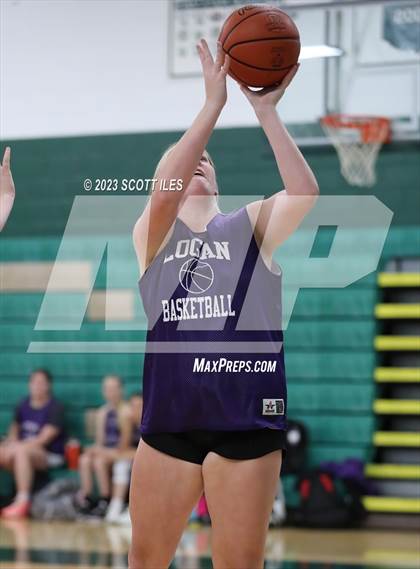 Thumbnail 1 in Logan vs Circleville (Scrimmage) photogallery.