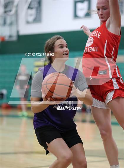 Thumbnail 1 in Logan vs Circleville (Scrimmage) photogallery.