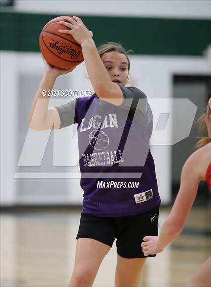 Thumbnail 2 in Logan vs Circleville (Scrimmage) photogallery.