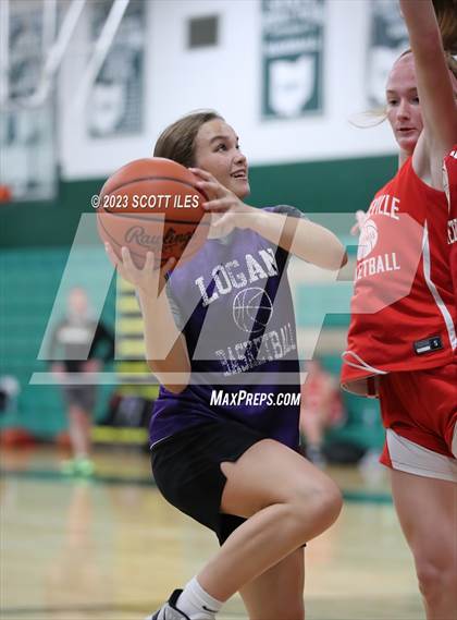 Thumbnail 2 in Logan vs Circleville (Scrimmage) photogallery.