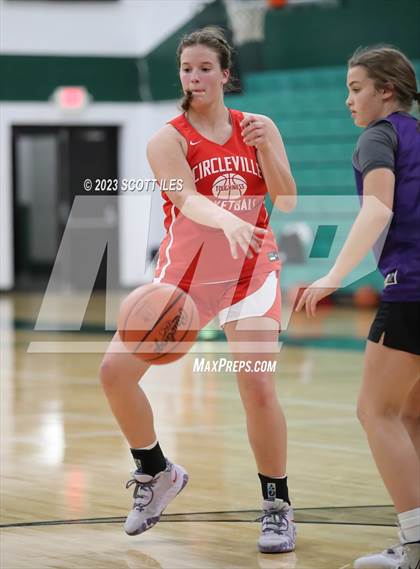Thumbnail 3 in Logan vs Circleville (Scrimmage) photogallery.